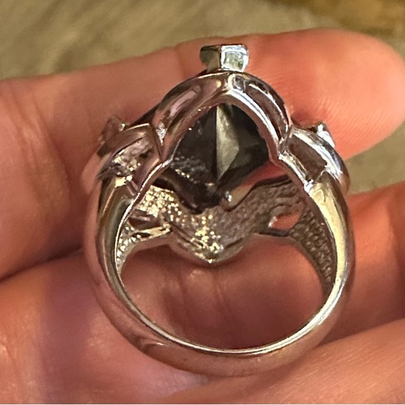 Black And White Gem Silver Ring - Picture 6 of 7